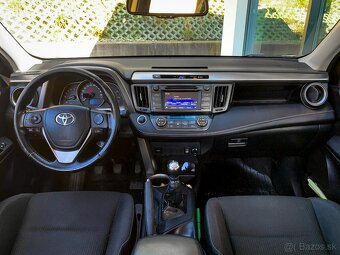 Toyota RAV4 2,2 D-4D 110kW 4WD (ťažné, park.kamera, keyless) - 6
