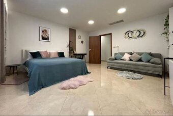 2-izbový byt  v historickom dome, ul.Námestie 1. mája, Brati - 6