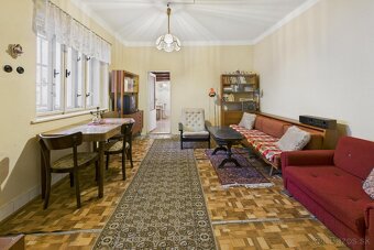 Vidiecky 3-izbový rodinný dom s letnou kuchyňou a dielňami – - 6