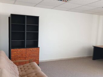 Kancelárie 17m2-19m2, 32m2 , sklad 67m2 v areáli. Šenkvická  - 6