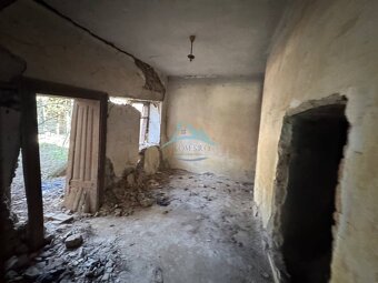 Znížená cena Stavebný pozemok rodinný dom na rekonštrukciu - 6