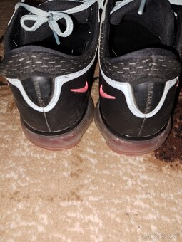 NIKE botasky v 40 a 40,5 - 6