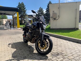 YAMAHA MT07 - 6