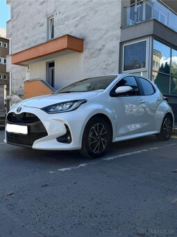 predám toyotu yaris hybrid - 6