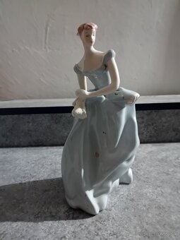 Royal dux porcelánová soška žena so šatkou - 6