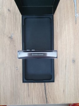 Samsung Galaxy Z Flip5 256GB Graphite - 6