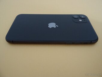 iPhone 11 64GB - ZÁRUKA 1 ROK - DOBRÝ STAV - 6