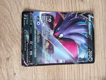 Pokémon karty V + Secret Rare: Malamar, Crobat, Victini…
- 6
