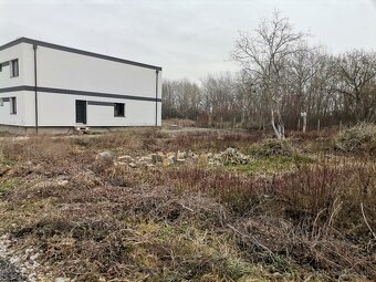 Predám stavebný pozemok - znížená cena - 6