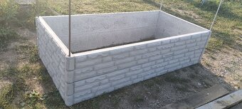 Betónový vyvýšený záhon - 6