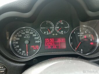 Predám Alfa Romeo 147 1.6 benzín 77kw - 6