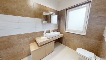 NA PREDAJ kompletne zariadená vila s veľkým pozemkom neďalek - 6