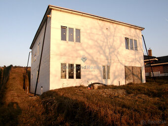 Rozostavaný veľký dom s 10 a pozemkom tesne pri Košiciach - 6