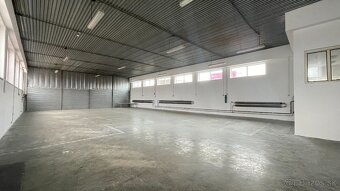 Výrobno skladová hala 310 m2 s bezproblémovým parkovaním v T - 6