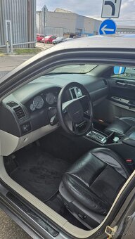 Chrysler 300c SRT8 6.1 V8 320kW - 6