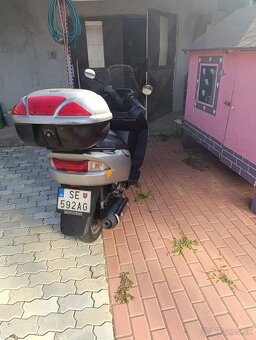 Suzuki Burgman - 6