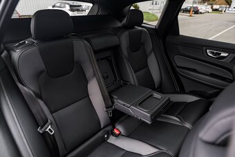 Volvo XC60 2.0 B5 mHEV R-Design AWD AT8 03/2021 - 6