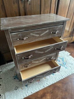 Ručně vyrobená komóda - 6