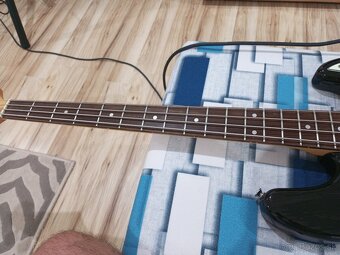 Bassova gitara XS - 6