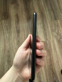 Predám iphone se 2020 - 6