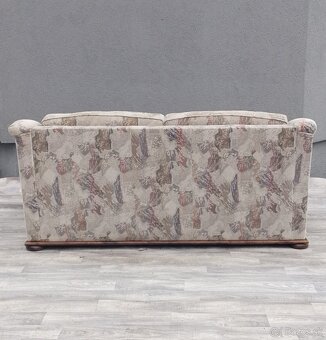 Dvojsedačka s dreveným rámom. - 6