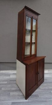Vitrína rohová starožitná . - 6
