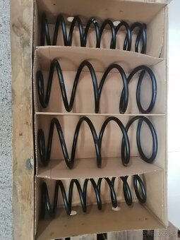 Predám pružiny na  Volvo C30 1.6 benzín - 6