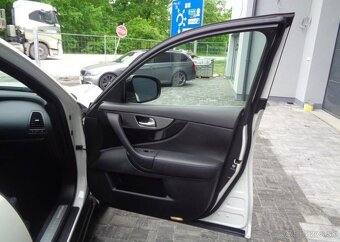 Infiniti QX70 QX70S 3.7i V6 AWD benzín automat 235 kw - 6