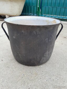 Predám veľmi starý liatinový kotlík - 6