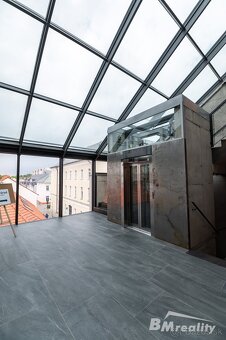 Na prenájom krásny kancelársky priestor v nákupnom centre Le - 6