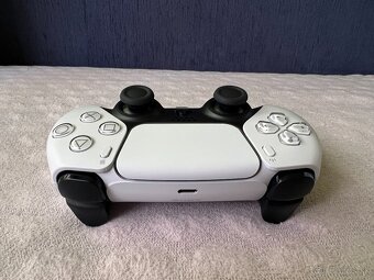 Sony Playstation 5 Slim, Mechanika, 1 ovládač + stojan s RGB - 6
