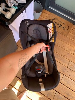 Maxi Cosi i-size vajíčko so základňou - 6