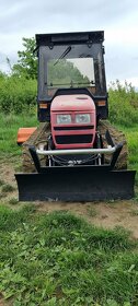 Pasovy traktor - 6