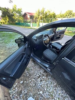 Ford fiesta 1.3 benzín 2004 - 6