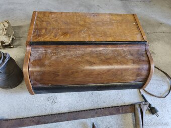 Staré váhy, kufor ,gramofón.... - 6