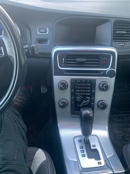 Predám vozidlo Volvo V60 Rdesign - 6