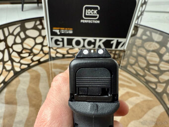 Airsoftová pištoľ Glock G17 Gen5 GBB 6mm a príslušenstvo - 6