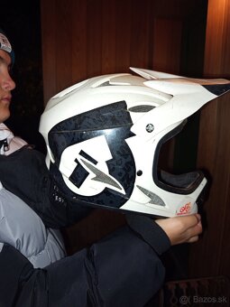 Motorkarske prilby. - 6