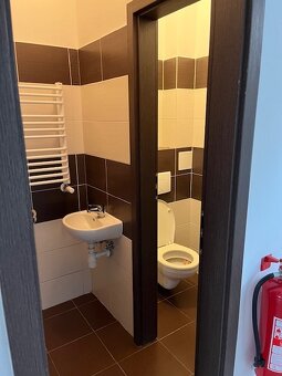 Prenájom priestorov v polyfunkčnom objekte v Snine - 6