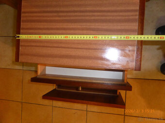 Predám nočný stolík s taburetkou - 6