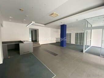 Na predaj pekná komerčná budova v centre mesta Lučenec - 6