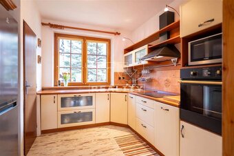 3 PODLAŽNY RODINNÝ DOM, LIETAVSKÁ SVINNÁ, VÝMERA 479m2 - 6