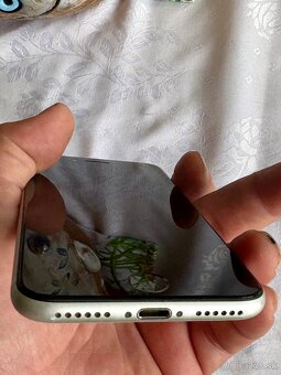 📱 iPhone SE 2020 64 GB – biely – 100 % batéria, ako nový - 6