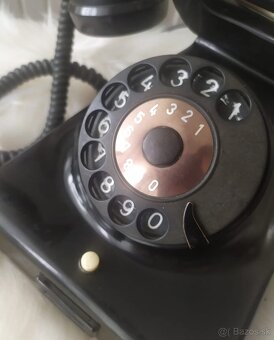 Starý bakelitový telefon - 6