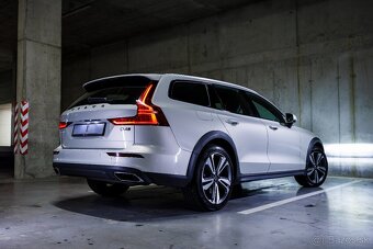 Volvo V60 CC AWD D4 diesel, ťažné, kamera, odpočet DPH - 6