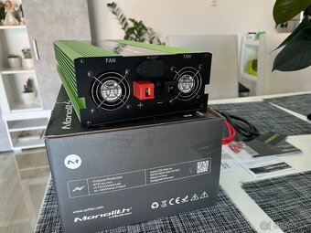 Qoltec Monolith Pure Sine Wave Invertor - 6