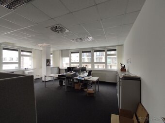 Administratívny celok 4 kancelárií 200m2, s terasou a parkov - 6