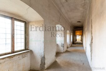 NA PREDAJ-Historický barokový kaštieľ v obci Tulčík - 6