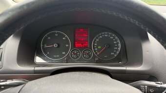 VW TOURAN 1,9 TDi DSG - 6