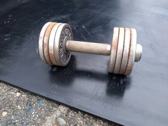 Predám hrubú gumenú podlahu vhodnú do fitka - 6